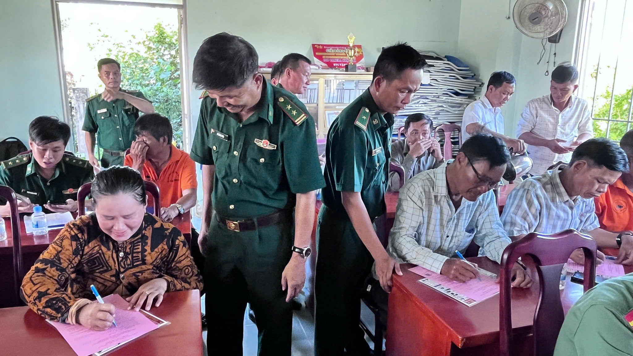 ngư dân ký cam kết