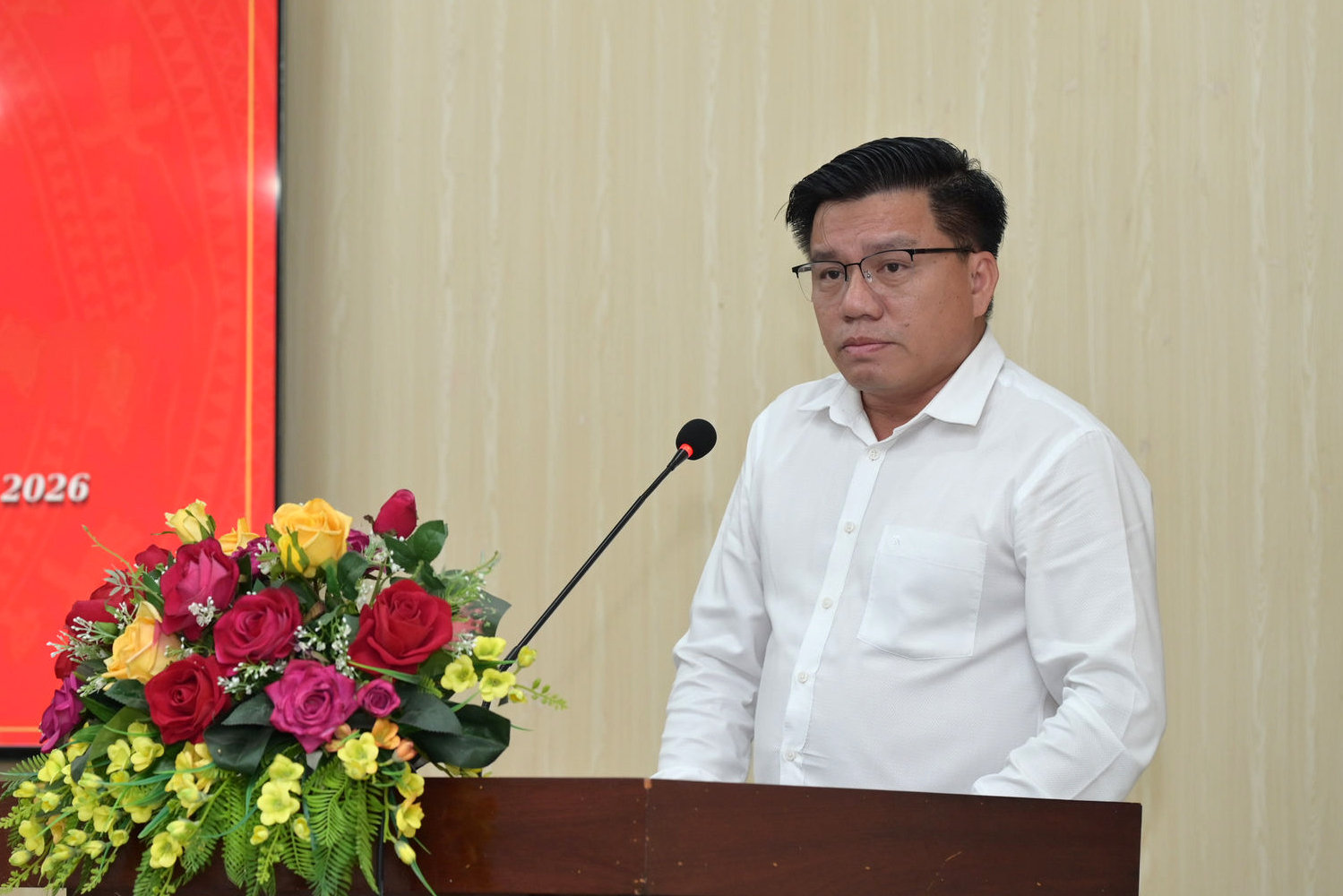 ong-nguyen-huu-trung-chu-tich-ubnd-phuong-binh-thuan-tra-loi-cac-noi-dung-thuoc-tham-quyen-2-.jpg