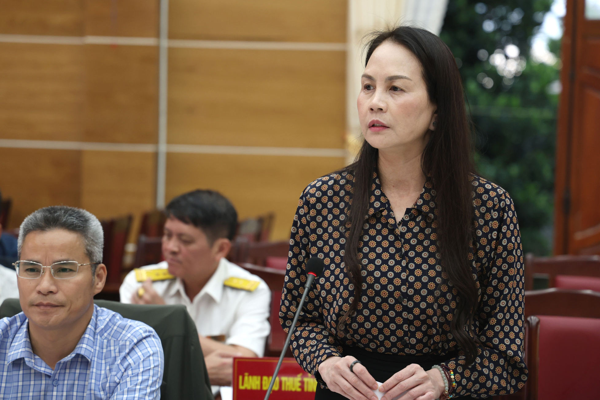 ba-nguyen-thi-bich-ngoc-pho-giam-doc-so-van-hoa-the-thao-va-du-lich-dong-gop-y-kien-ve-viec-chinh-trang-khu-dan-cu-de-xay-dung-doi-song-van-hoa(1).jpg