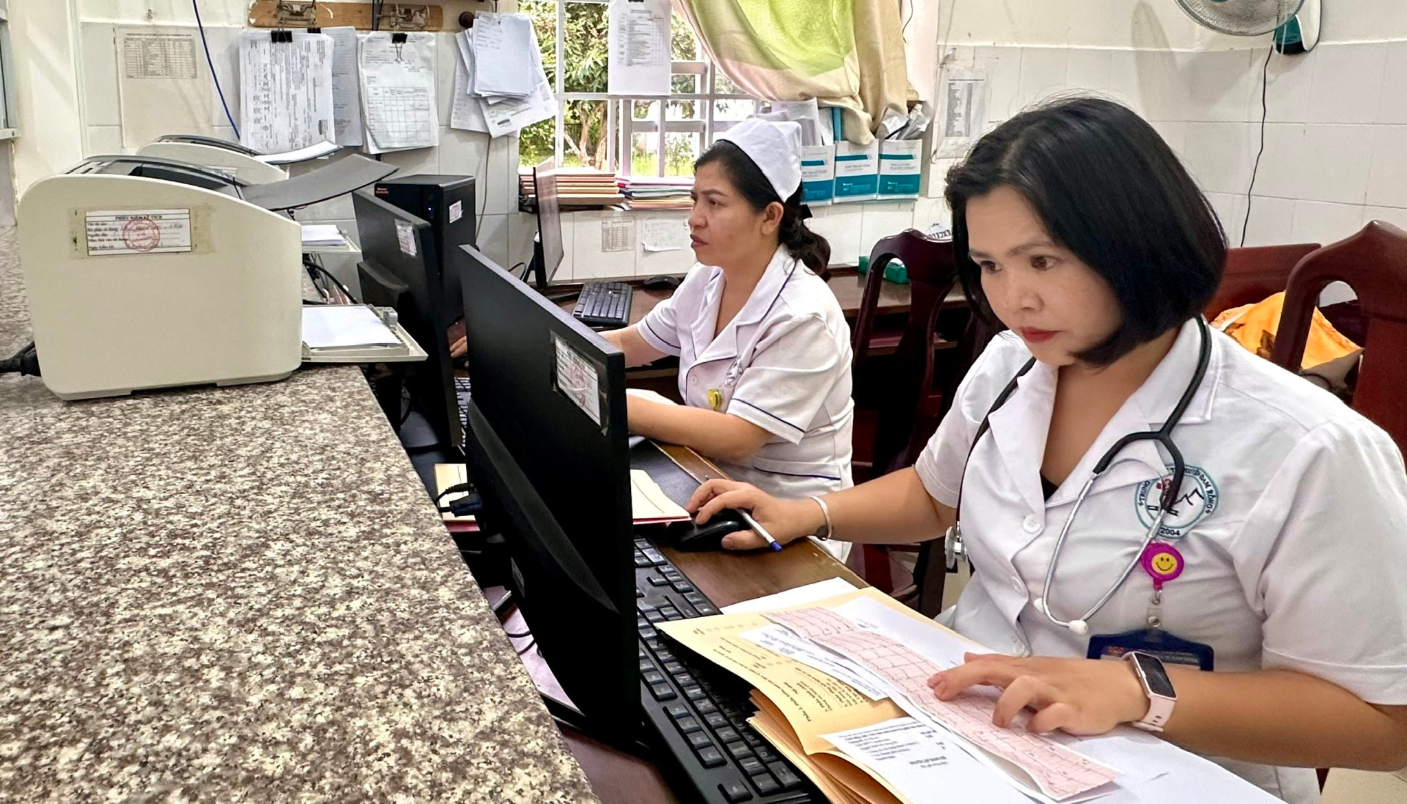 Bác sĩ K' Phương Thảo luôn tìm tòi học hỏi để nâng cao trình độ chuyên môn nghiệp vụ