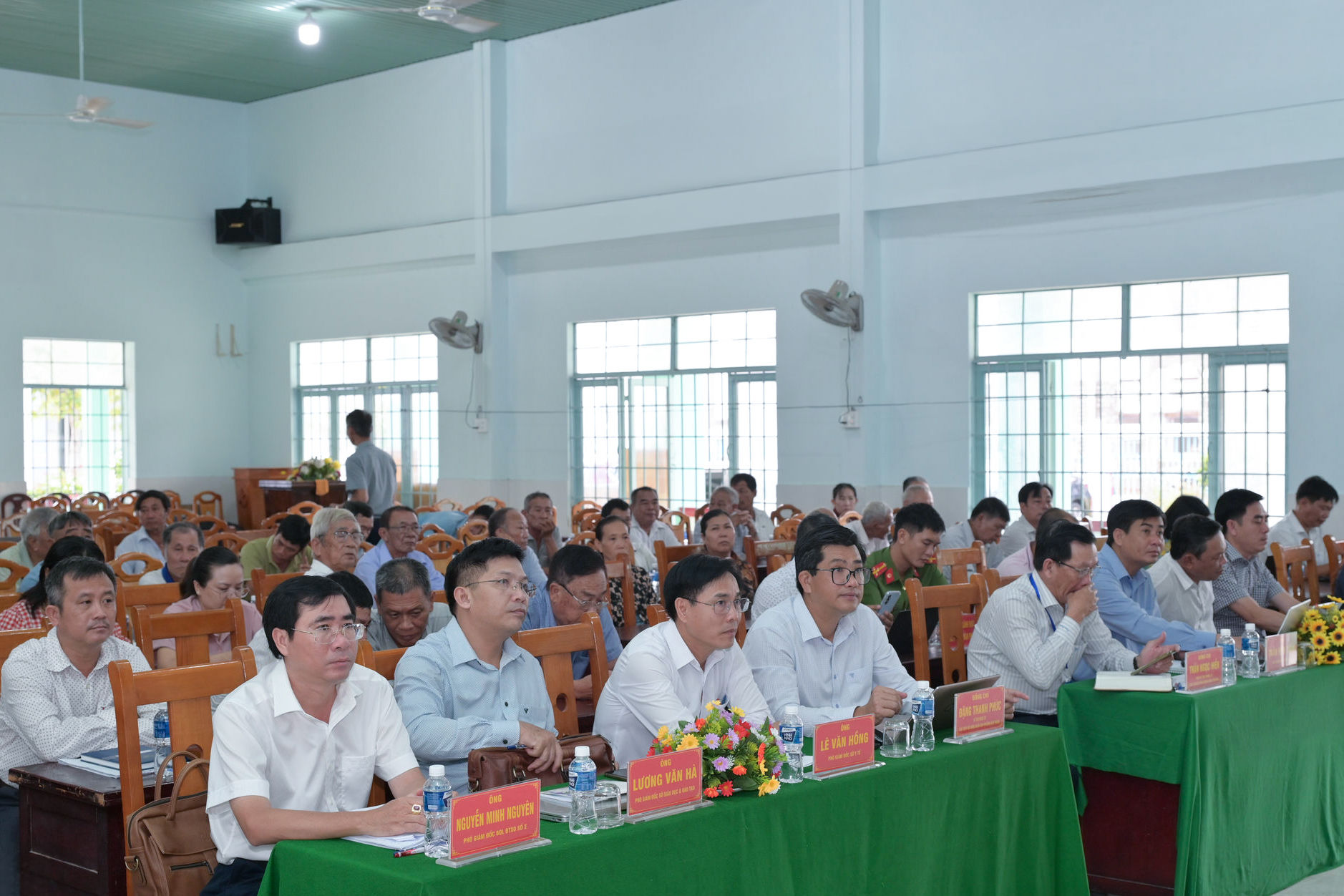 cac-dai-bieu-tham-gia-buoi-tiep-xuc(1).jpg