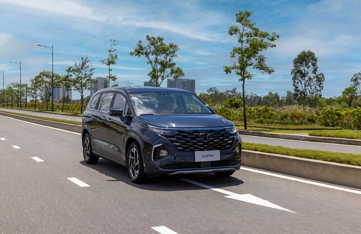 Ngoại hình Hyundai Custin phong cách MPV lai SUV