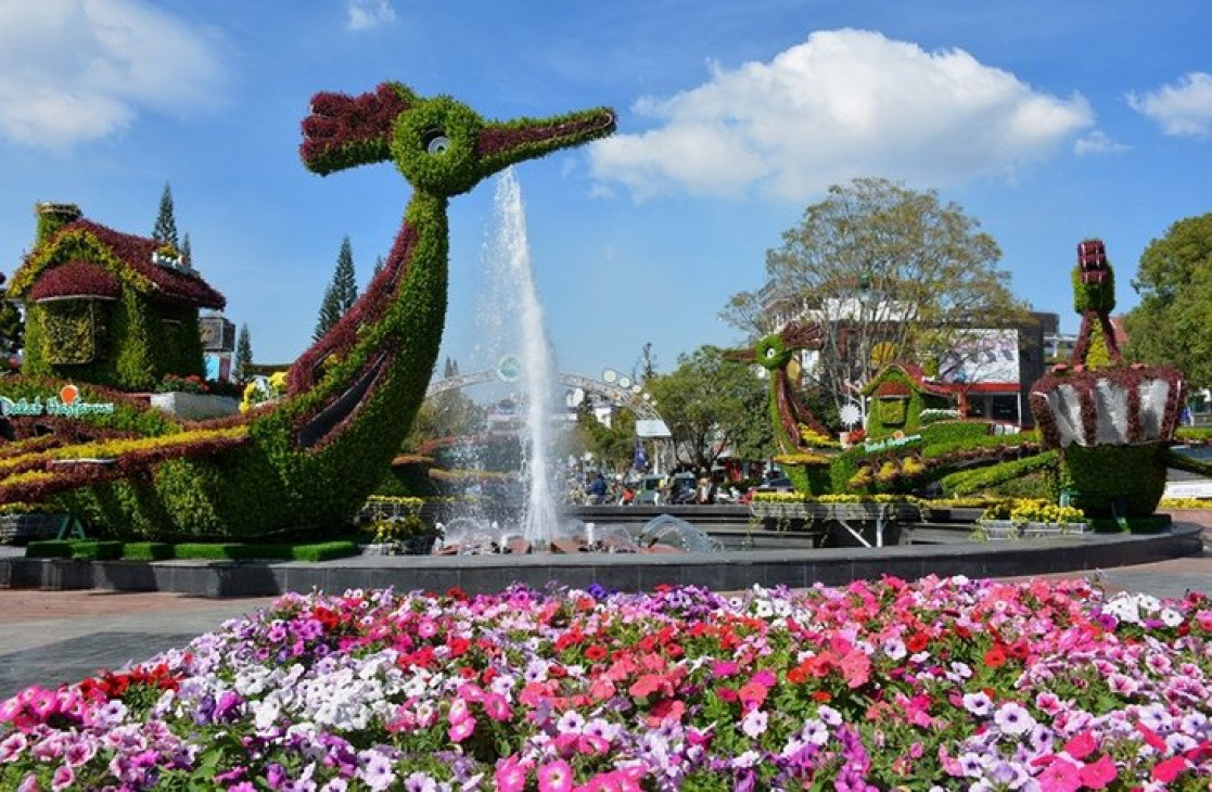 namthientravel.com.vn-wp-content-uploads-2022-12-_ron-rang-le-hoi-hoa-da-sac-mau-festival-hoa-da-lat-3854.jpg