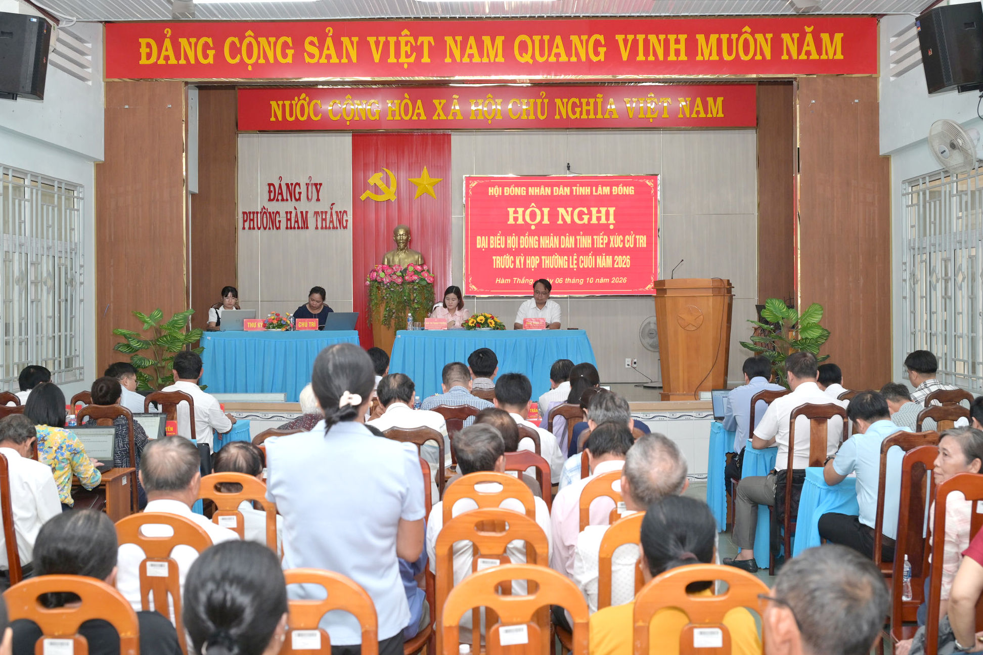 toan-canh-hoi-nghi-1-.jpg