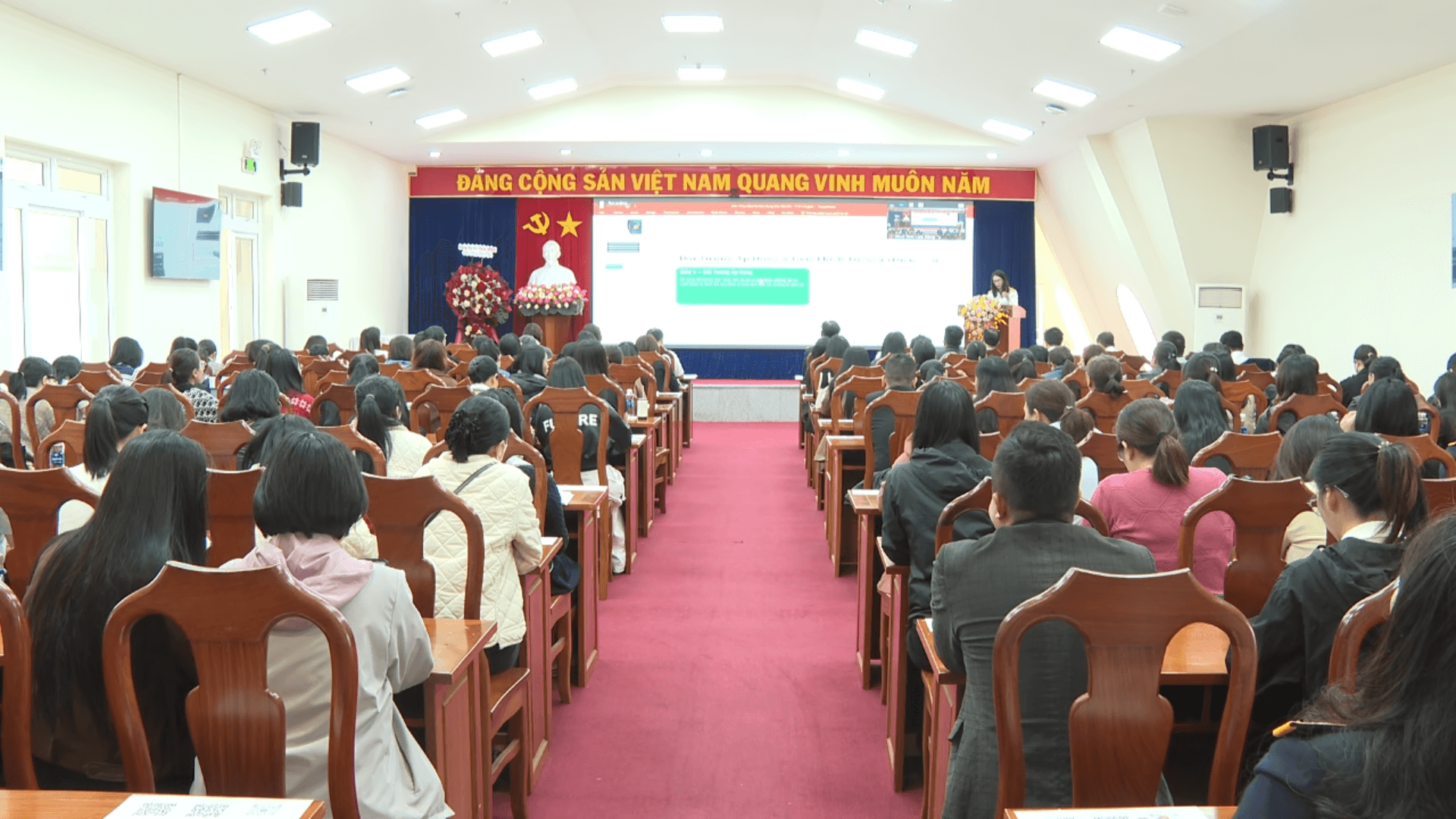 Quang cảnh hội nghị.
