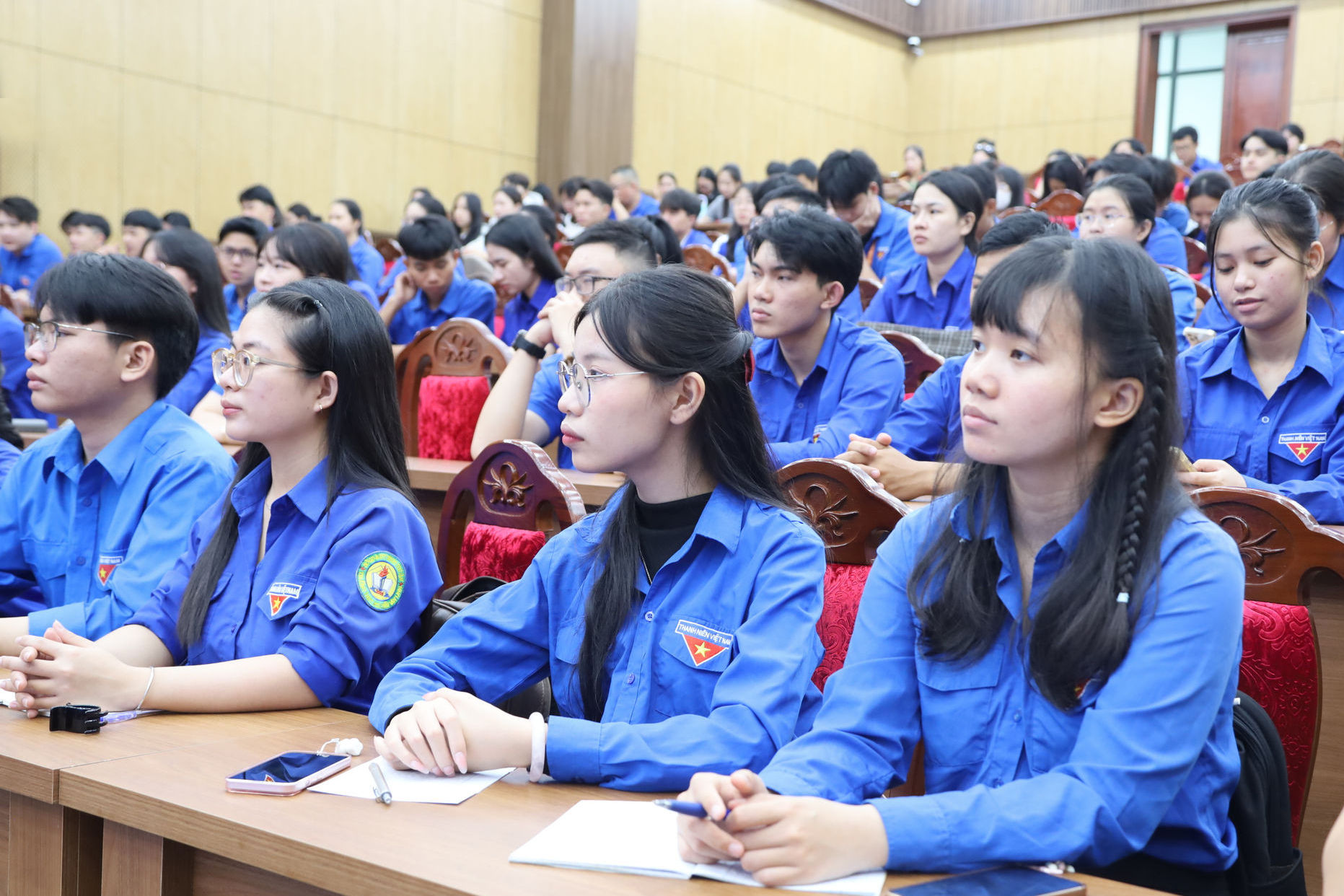 dong-dao-doan-vien-thanh-nien-tham-du-tap-huan-ky-nang-so.jpg