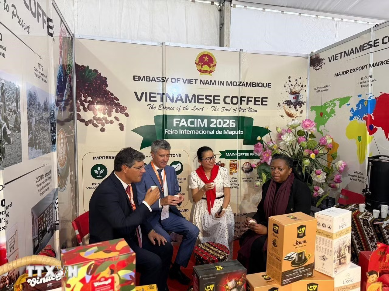 ttxvn-quang-ba-ca-phe-viet-tai-hoi-cho-facim-2026-tai-mozambique-8999254.jpg