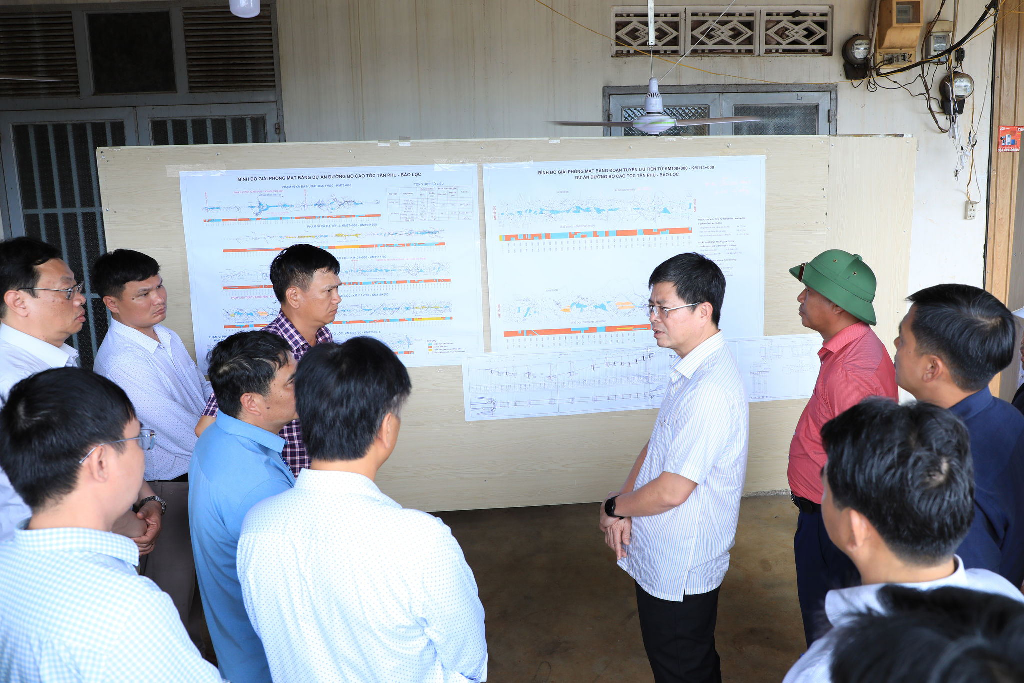 2 Tiến độ giải phóng mặt bằng cao tốc được phường 2 Bảo Lộc niêm yết và theo dõi, cập nhật thường xuyên