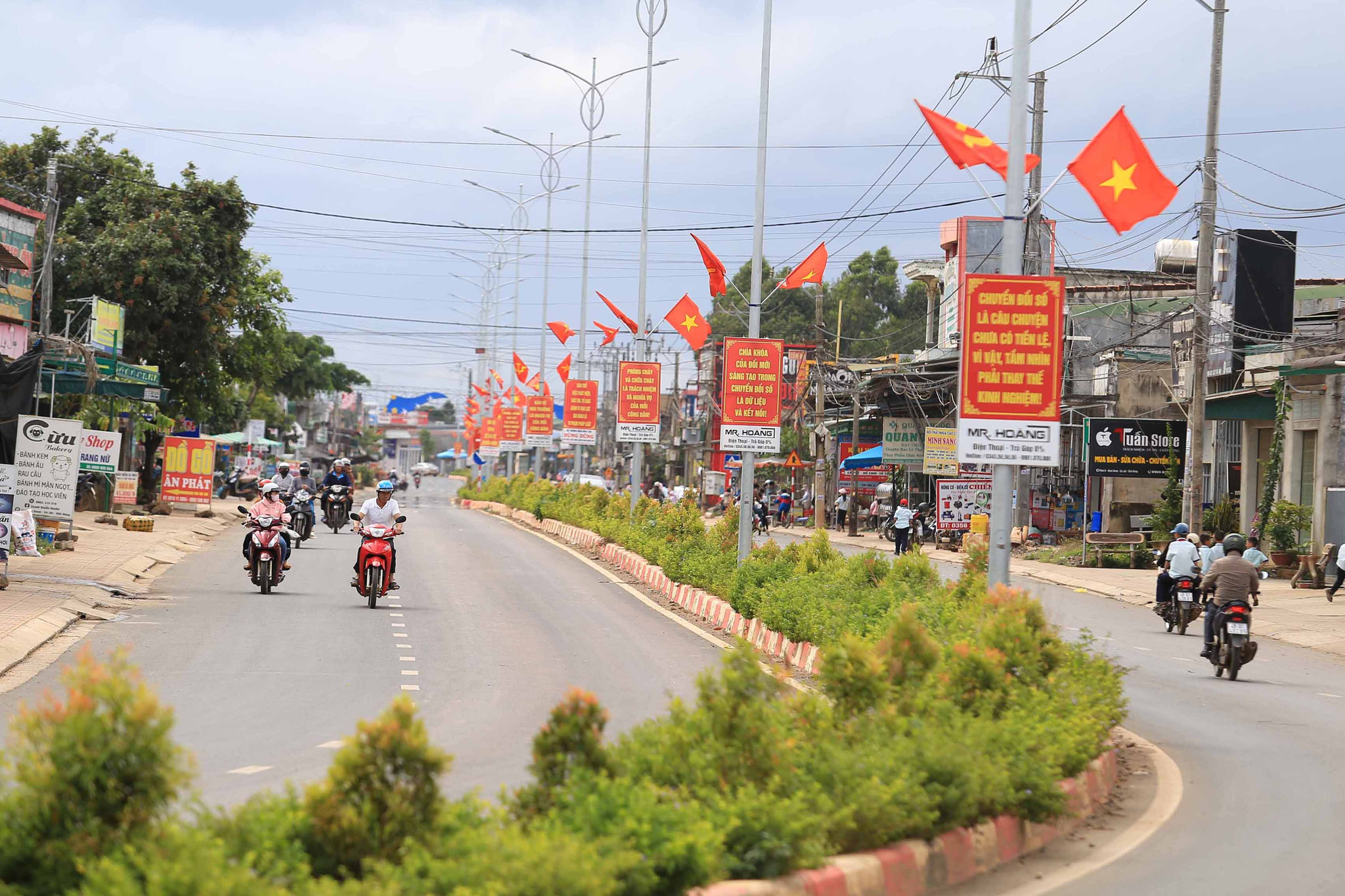 3 Đường qua trung tâm xã Nam Dong được mở rộng 26,5m nhờ người dân hiến đất hai bên