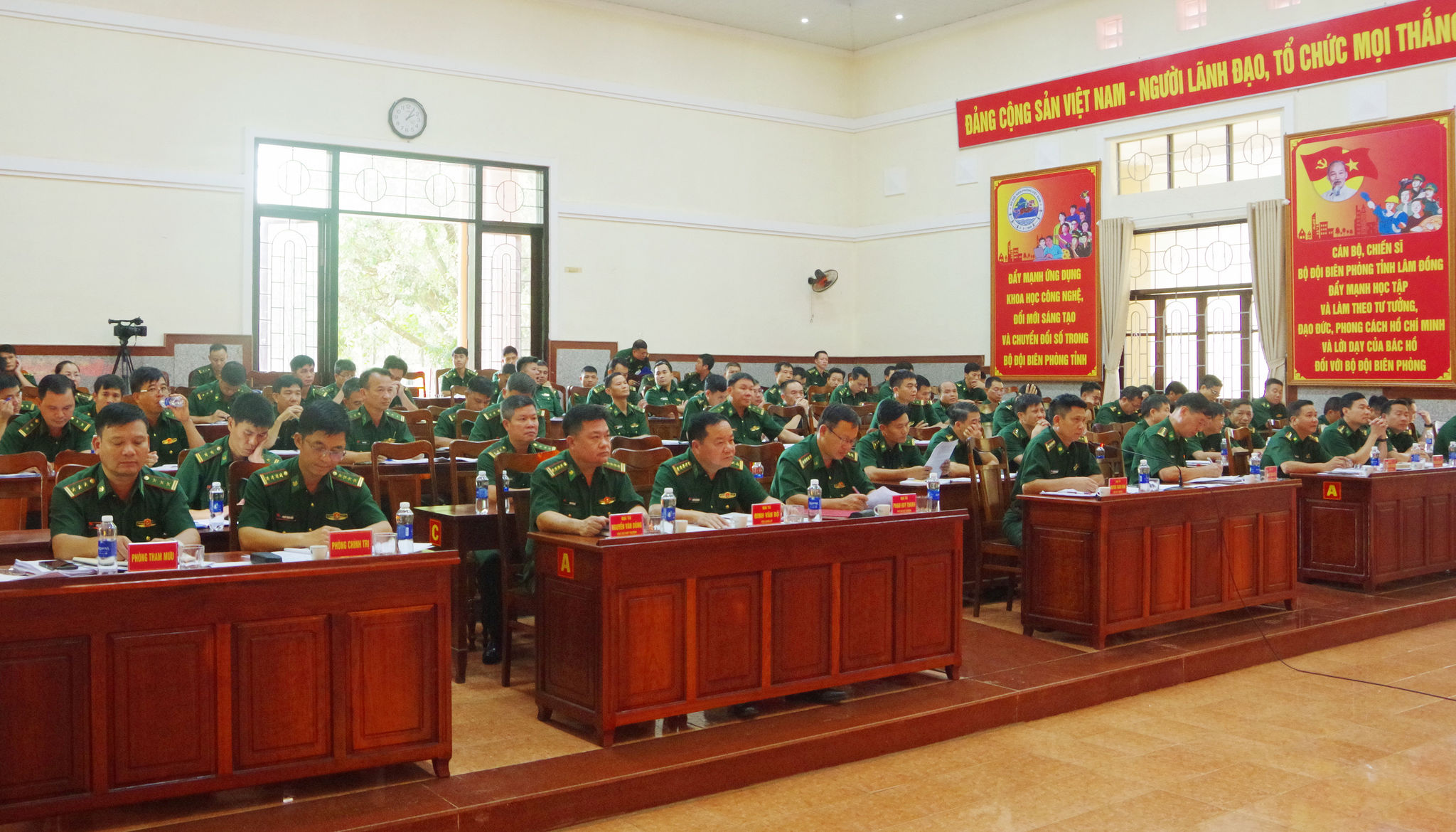 Ảnh 1. Các đại biểu dự hội nghị