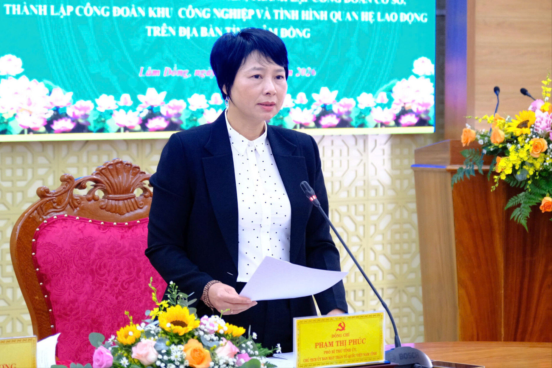 chi-phuc(1).jpg