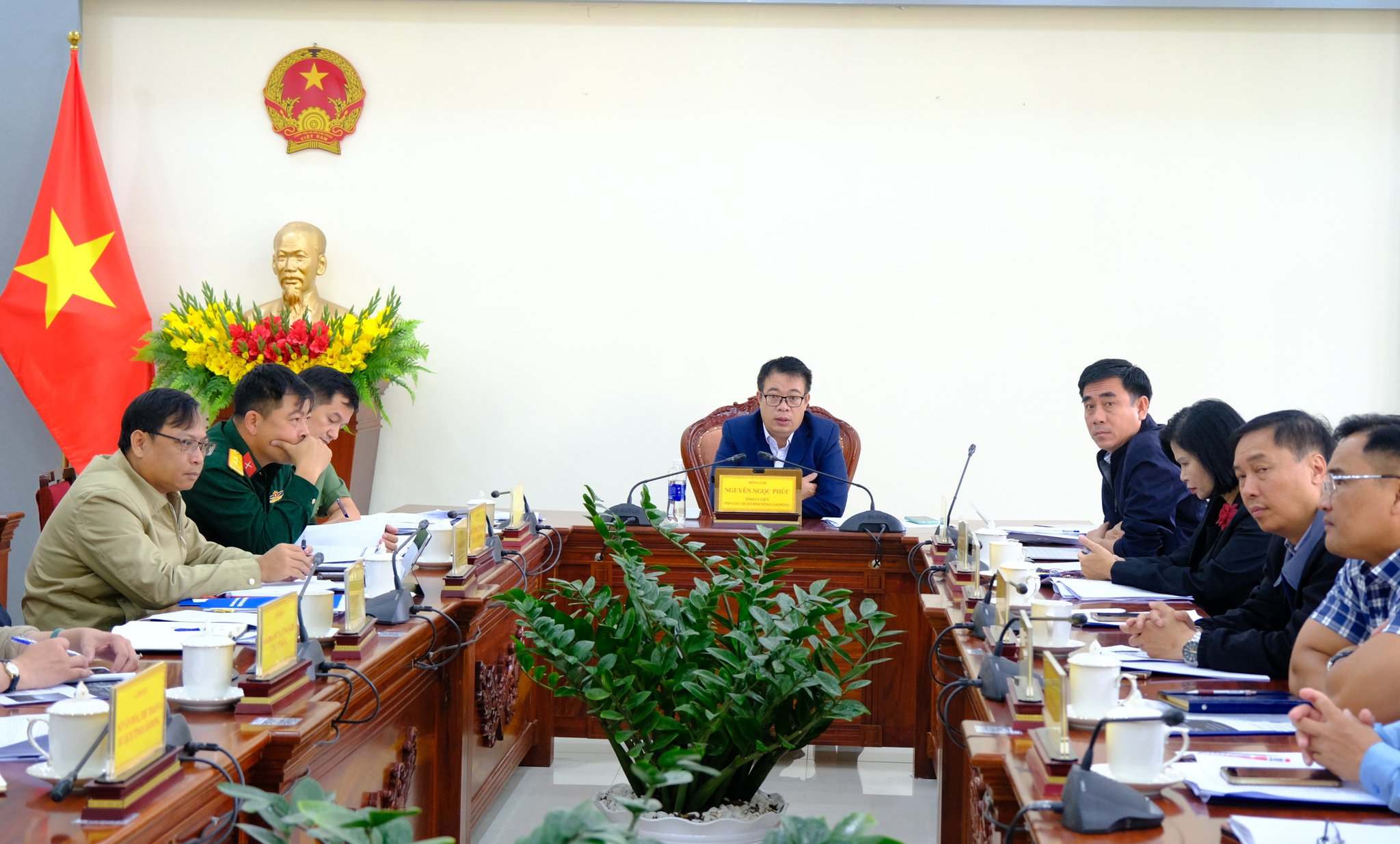Chủ trì 