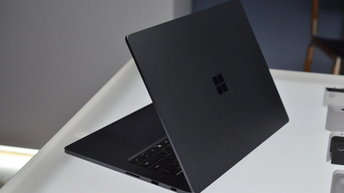 Giá bán của Surface Laptop Ultra khá cao