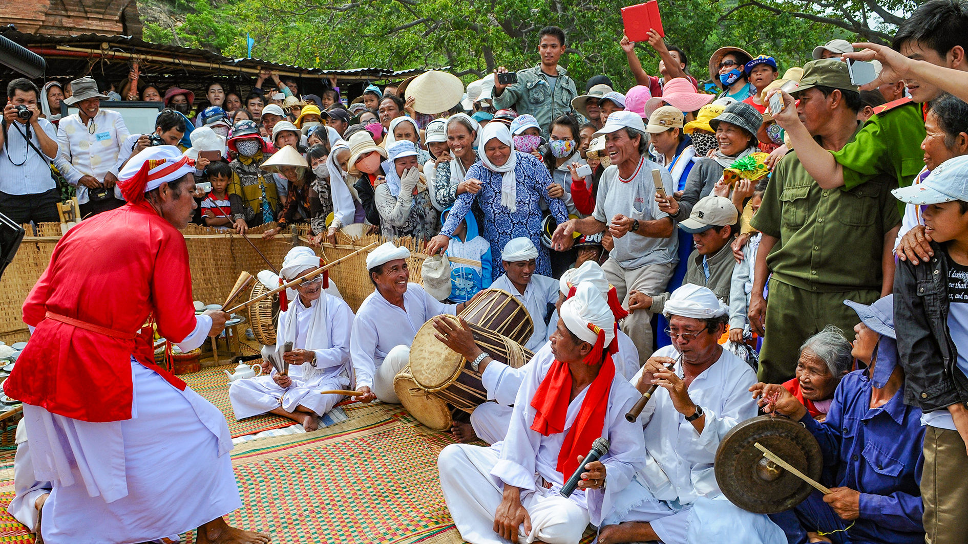 Lễ hội Ke t&ecirc; tr&ecirc;n th&aacute;p P&ocirc; Tằm, Ph&uacute; Lạc, Tuy Phong (ảnh N. L&acirc;n) (6)