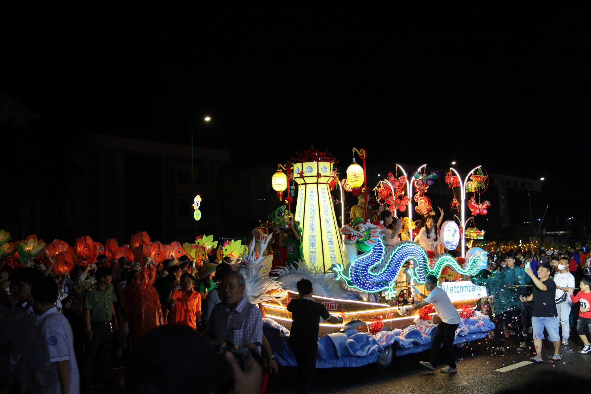 Rước đèn trung thu ở phường Phan Thiết