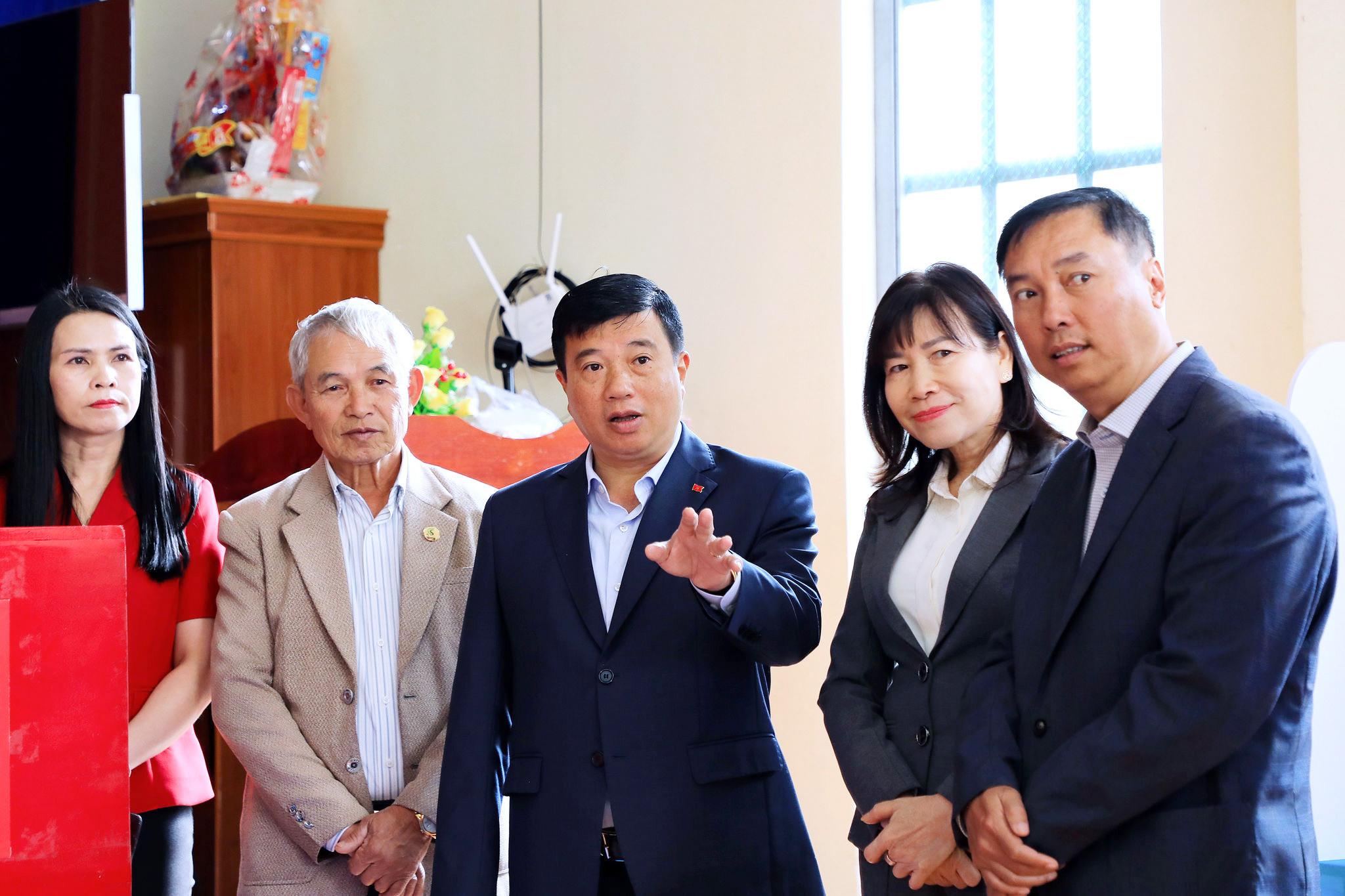 1-bi-thu-tinh-uy-truong-doan-dbqh-tinh-lam-dong-y-thanh-ha-nie-kdam-kiem-tra-dia-ban-nam-bat-cac-kien-nghi-cua-nguoi-dan.jpg