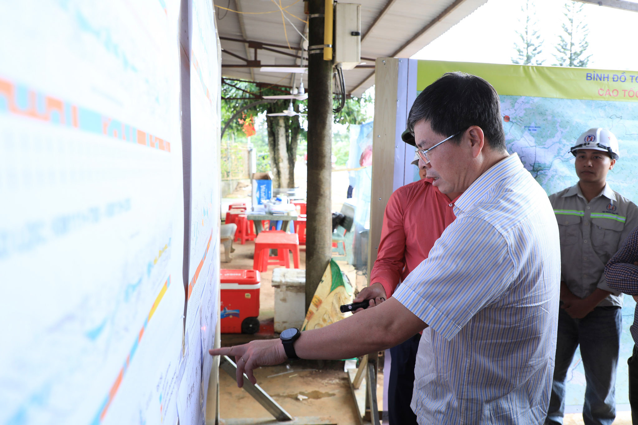 1-pho-chu-tich-thuong-truc-ubnd-tinh-lam-dong-nguyen-hong-hai-kiem-tra-tien-do-giai-phong-mat-bang-cao-toc-tan-phu-bao-loc.jpg