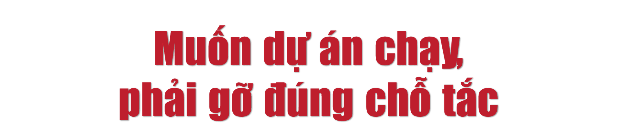 Sư cả Đoàn Minh Duyên trao đổi với người dân về kinh nghiệm trồng táo