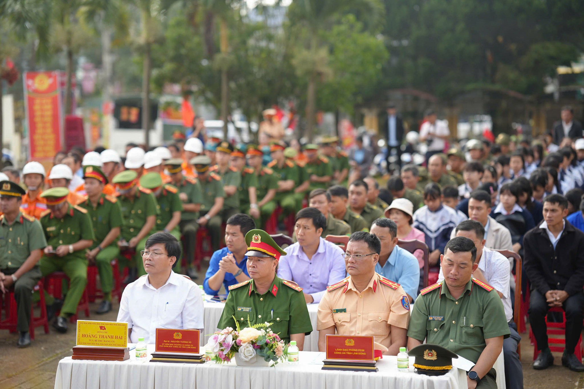 2. Đại biểu dự lễ ra mắt mô hình điểm “Xã Ninh Gia an toàn giao thông. Ảnh Lê Tiến.