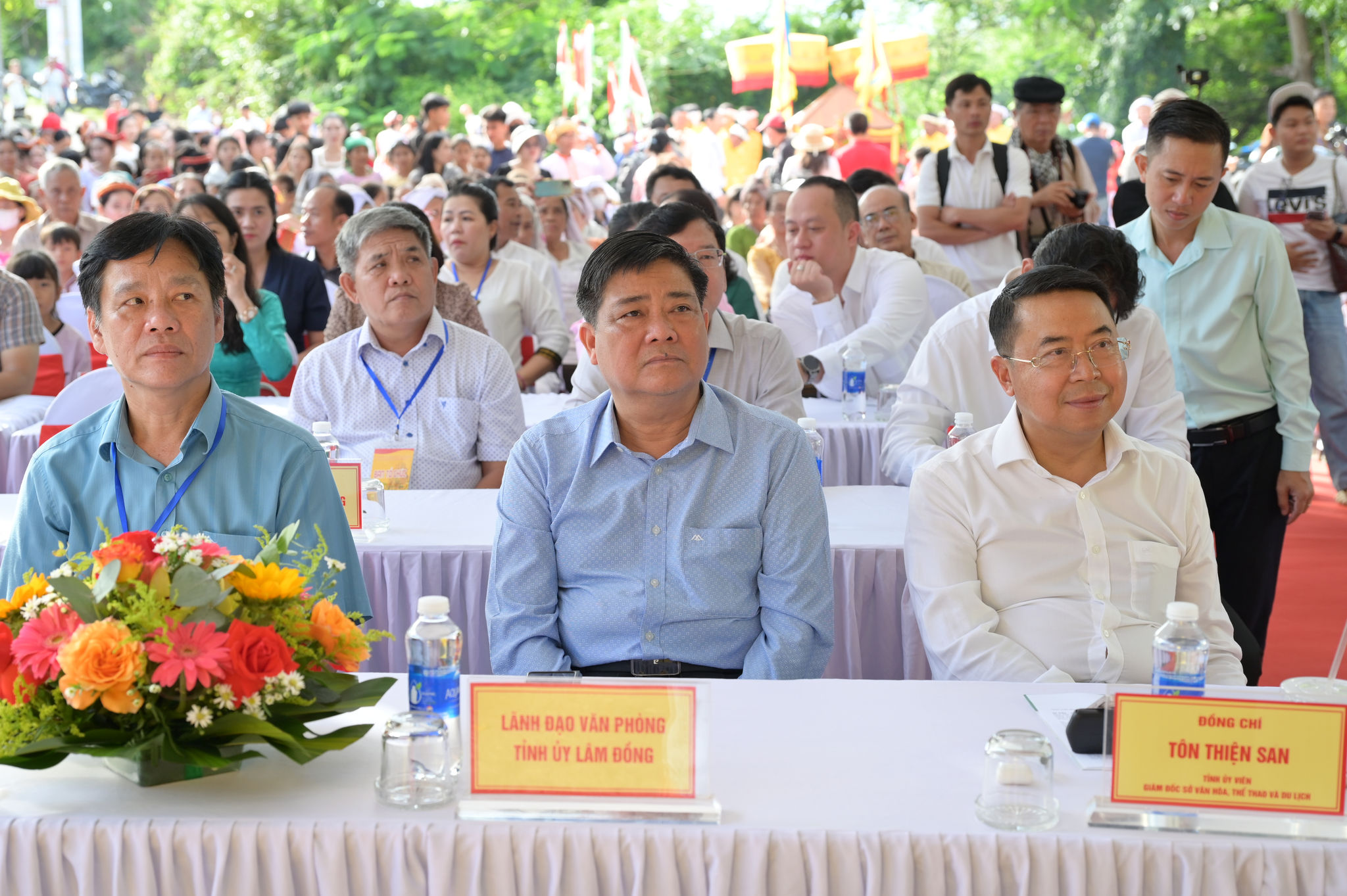 CÁc đại biểu tham gia khai mạc Lễ hội Ka tê