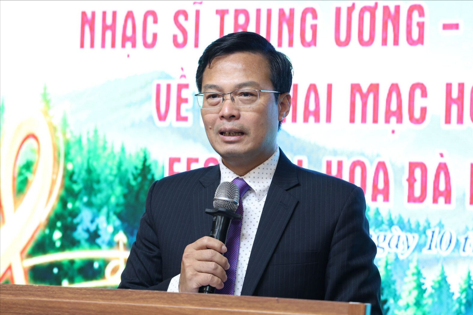 phoc-chu-tich-ubnd-tinh-lam-dong-dinh-van-tuan-phat-bieu-khai-mac-hoi-trai-sang-tac(1).jpg