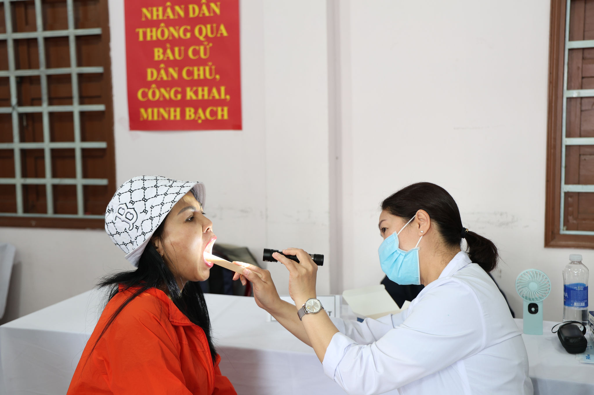 Sáng 10.10 nhiều người dân phường Lâm Viên đến khám sức khỏe