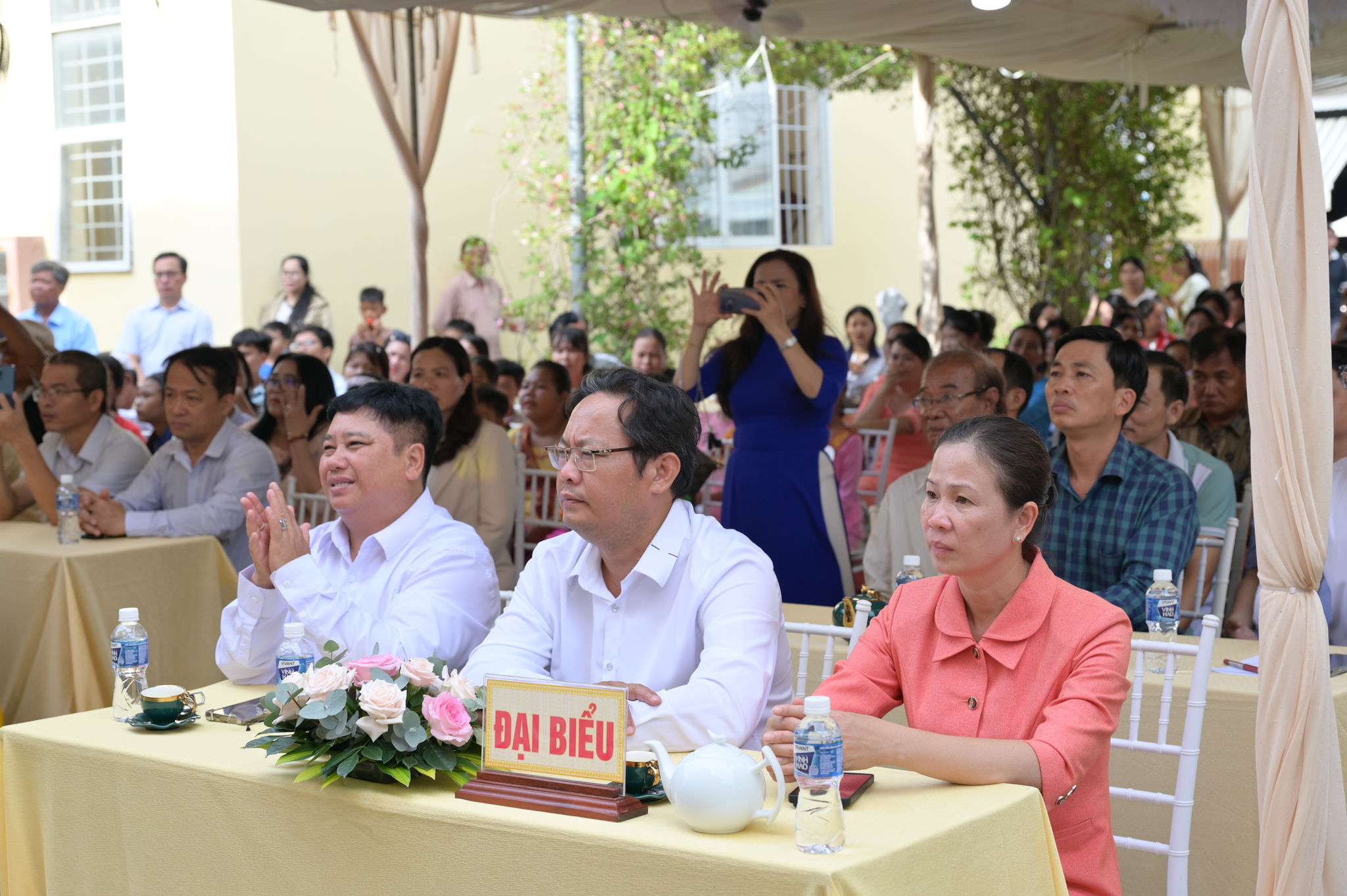 Các đại biểu tham dự lễ khai mạc các hoạt động văn hóa dân gian Chăm
