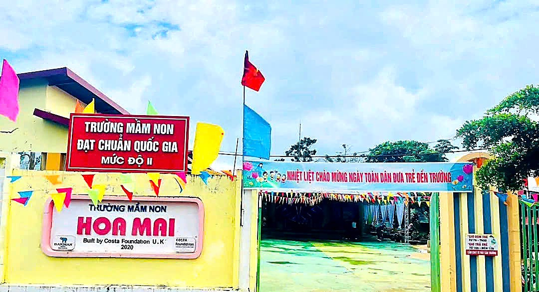 cong_truong_hoa_mai_ro_net_tren_1mb.jpg