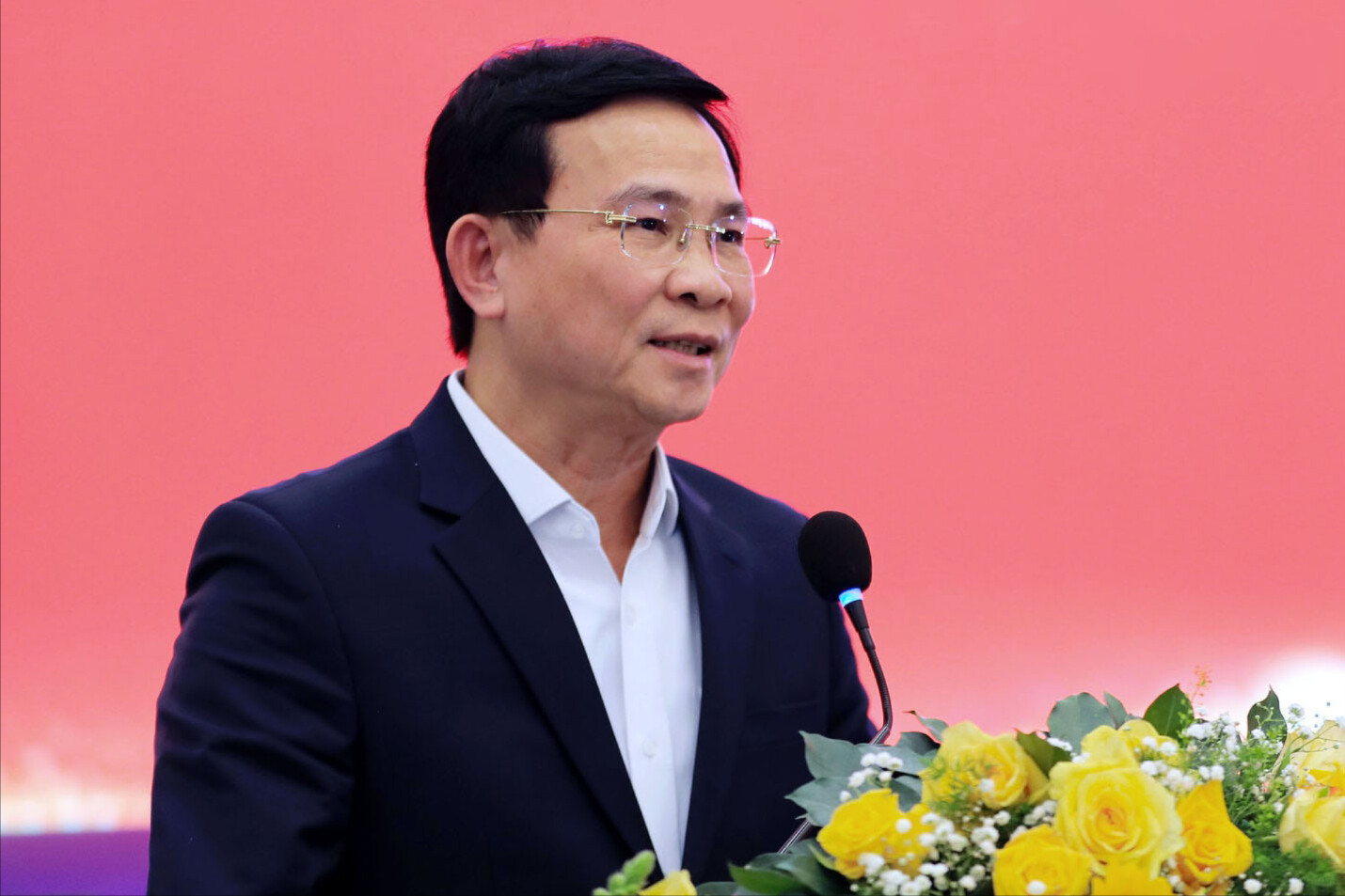 5-chu-tich-ubnd-tinh-lam-dong-ho-van-muoi-phat-bieu-khai-mac-hoi-nghi-1-(1).jpg