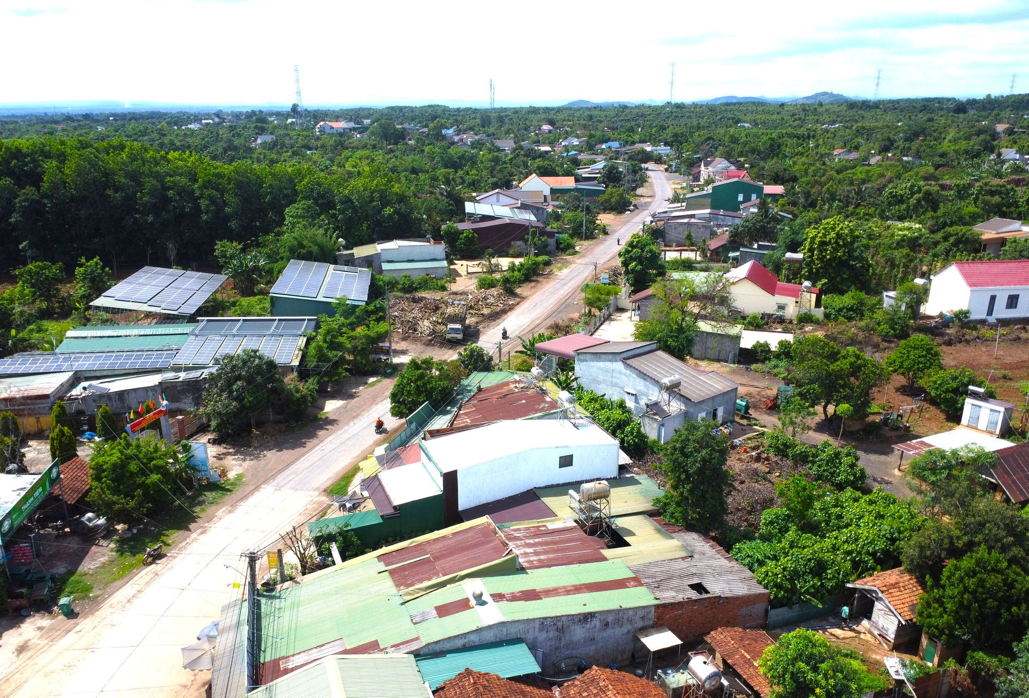 Những đóng góp thầm lặng của già làng Y Nuăn Niê Kđăm góp phần củng cố niềm tin của người dân, xây dựng buôn K’Nha đoàn kết, ổn định và phát triển bền vững.