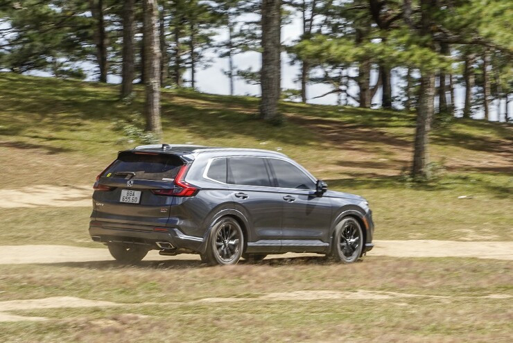 Honda CR-V vận hành đầm chắc trên đường trường