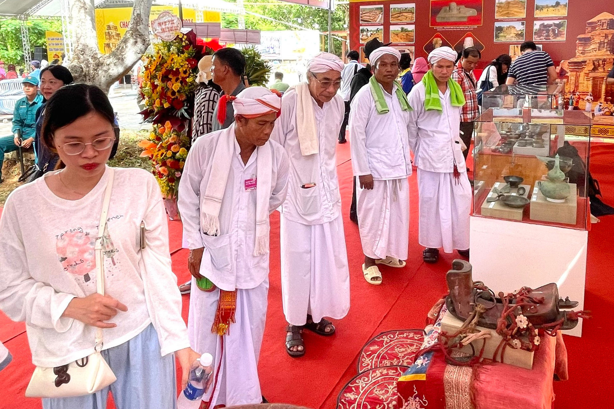 khong-gian-trien-lam-thu-hut-dong-khach-tham-quan(1).jpg