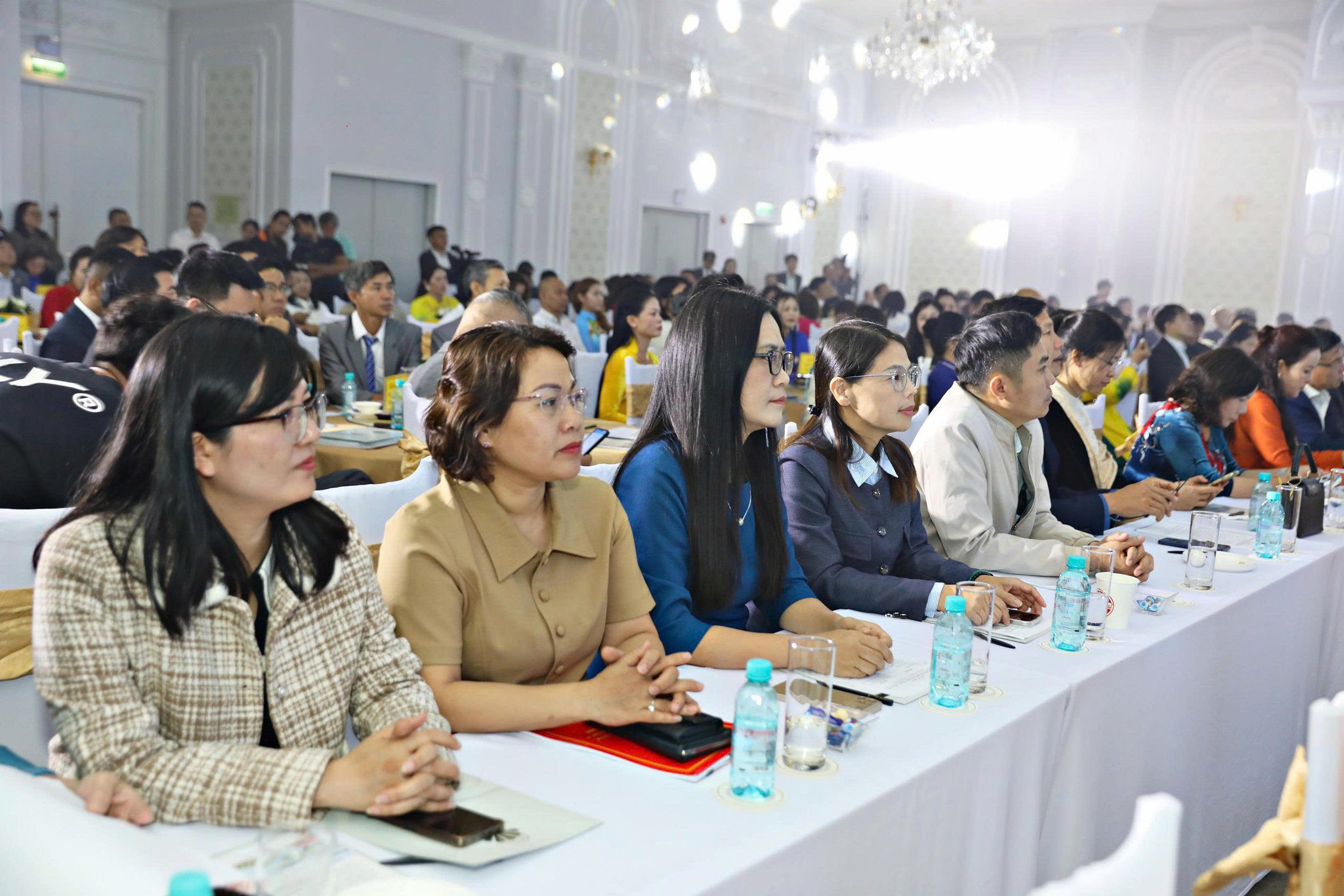 Các doanh nhân, doanh nghiệp tham dự