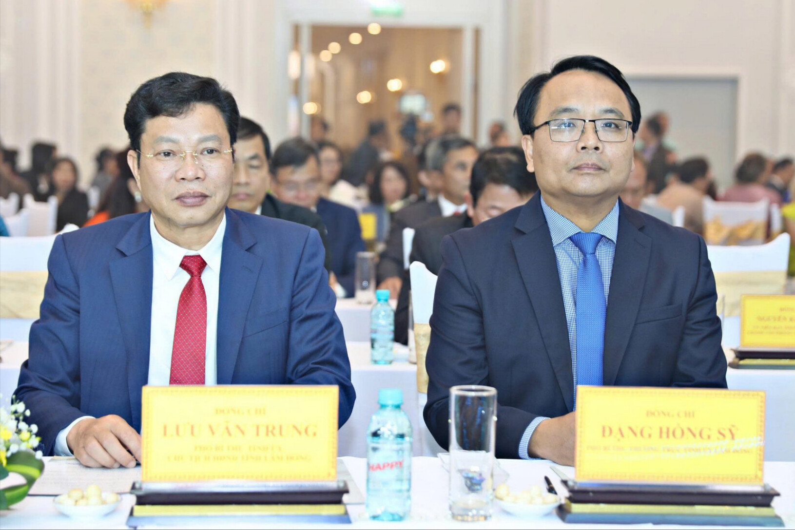 dong-chi-dang-hong-sy-pho-bi-thu-thuong-truc-tinh-uy-va-dong-chi-luu-van-trung-pho-bi-thu-tinh-uy-chu-tich-hdnd-tinh-tham-du-chuong-trinh(1).jpg