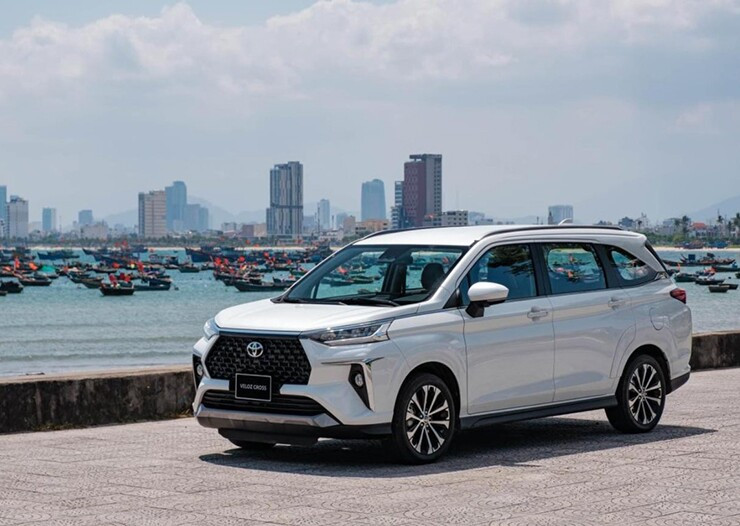 Toyota Veloz Cross tại đại lý với các chính sách ưu đãi giá bán
