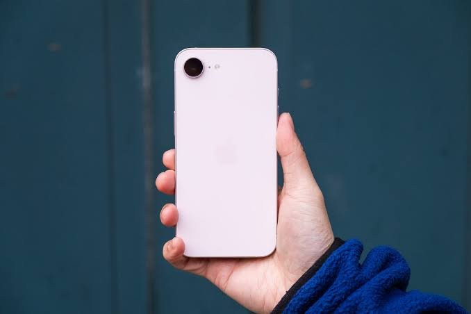 Chi tiết phần cứng iPhone 17e và iPhone 15