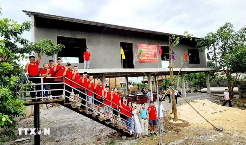 Nhà chống lũ cộng đồng được xây dựng ở Quảng Trị là nơi tránh trú an toàn của người dân vào mùa mưa lũ. (Ảnh: TTXVN phát)
