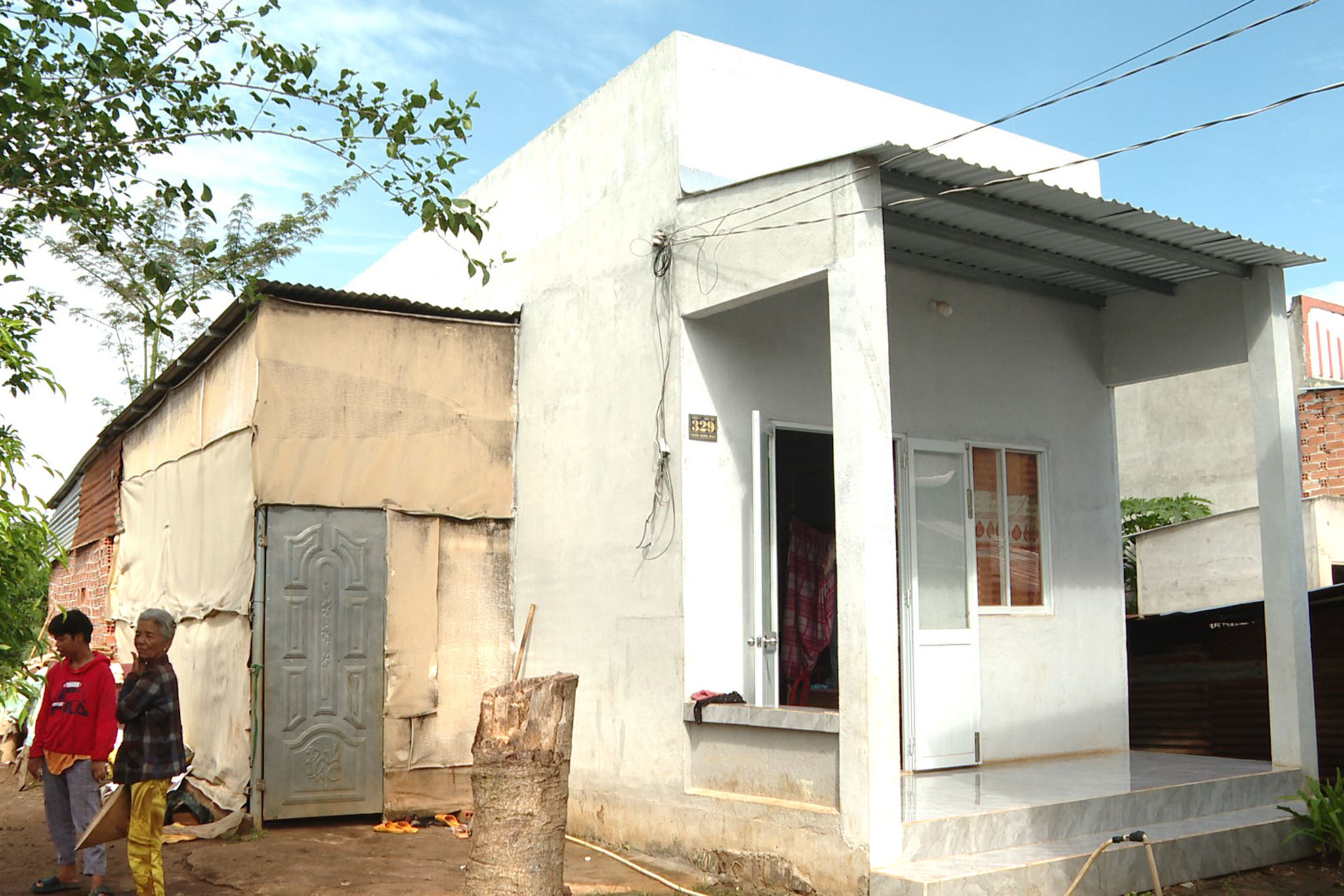 Ngôi nhà khang trang cùa bà Thị Nay