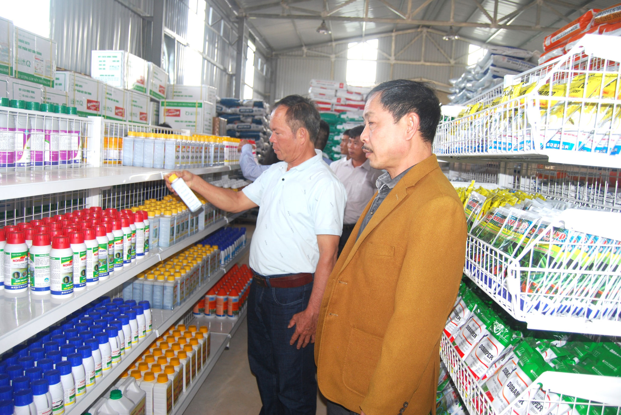Tăng cường kiếm tra vật tư nông nghiệp đảm bảo chất lượng phục vụ sản xuất theo tiêu chuẩn