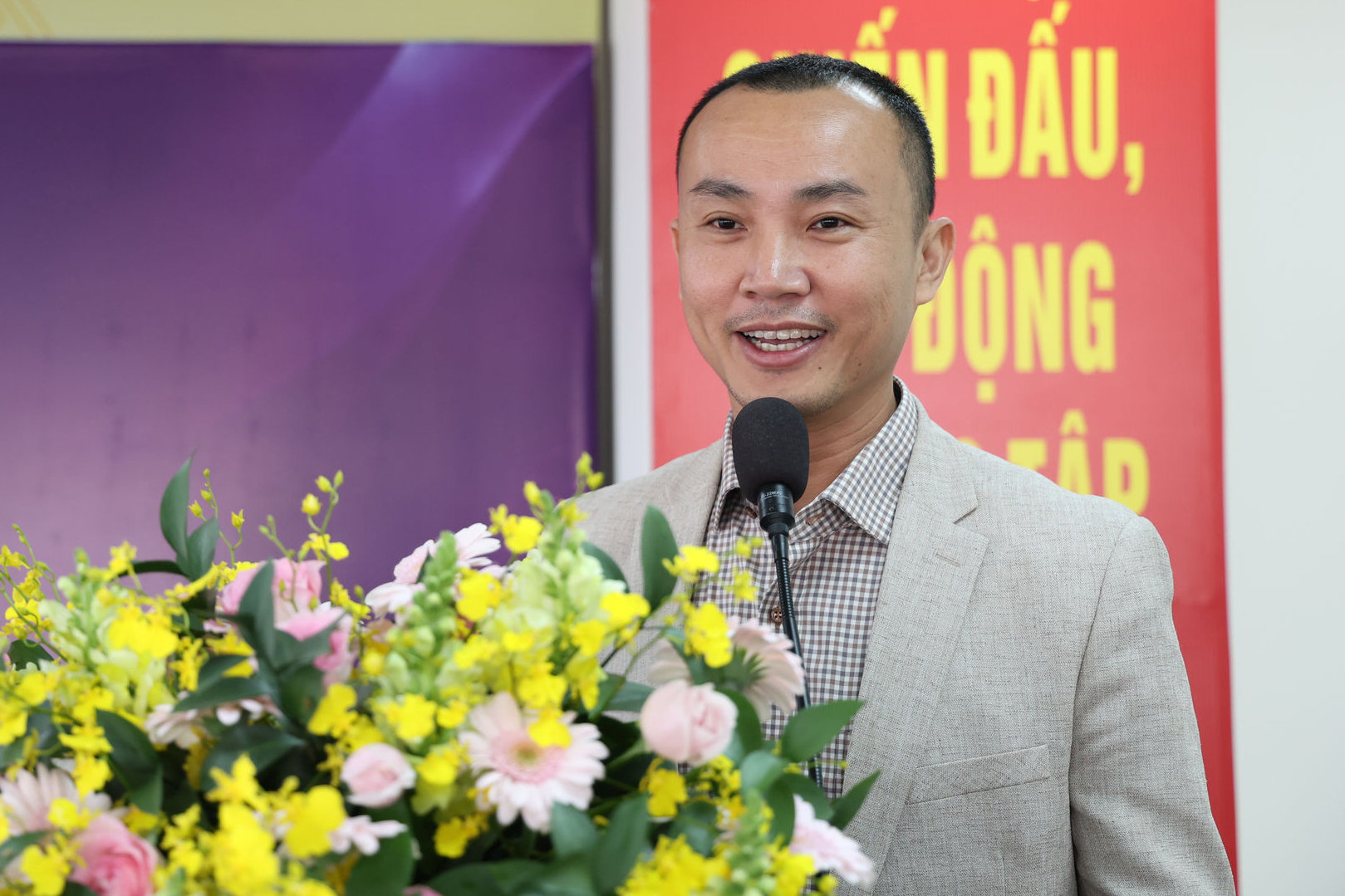 ts.-phan-bao-giang-pho-hieu-truong-uef-chia-se-thong-tin-ve-kien-thuc-duoc-truyen-tai(1).jpg