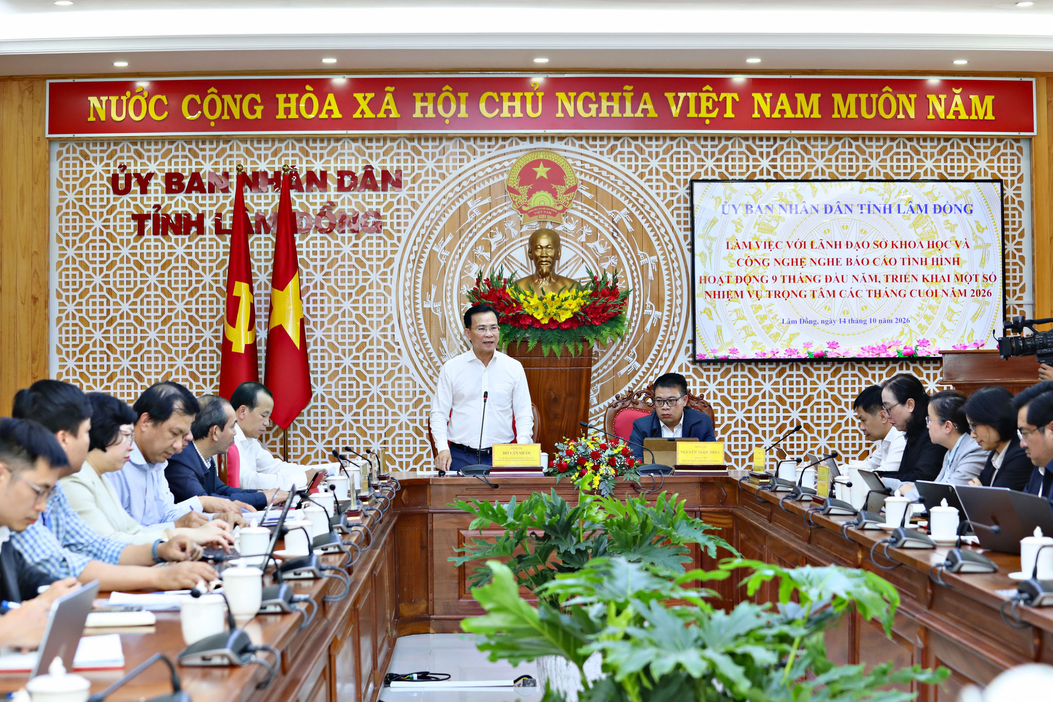 Đồng chí Hồ Văn Mười, Ủy viên Ban Chấp hành Trung ương Đảng, Phó Bí thư Tỉnh ủy, Chủ tịch UBND tỉnh Lâm Đồng và Tỉnh uỷ vie