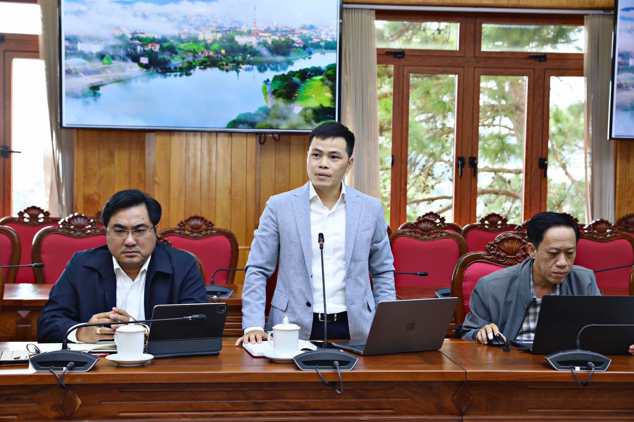 Phó Giám đốc Sở Khoa học và Công nghệ Nguyễn Đức Mạnh phát biểu tại buổi làm việc