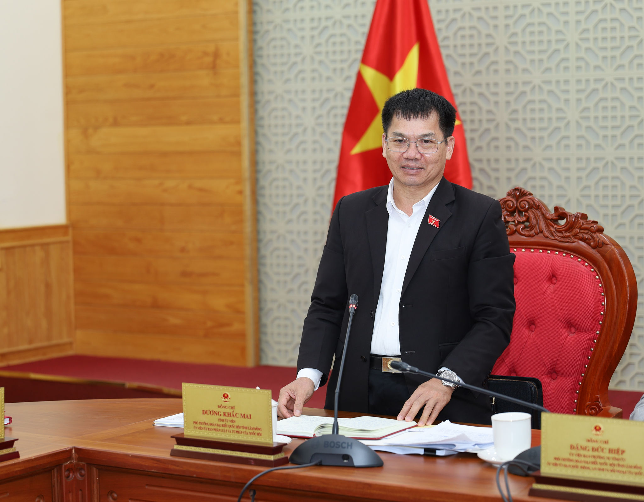 Đồng chí Dương Khắc Mai, Tỉnh ủy viên, Phó Trưởng đoàn chuyên trách Đoàn ĐBQH tỉnh phát biểu tại buổi làm việc (2)