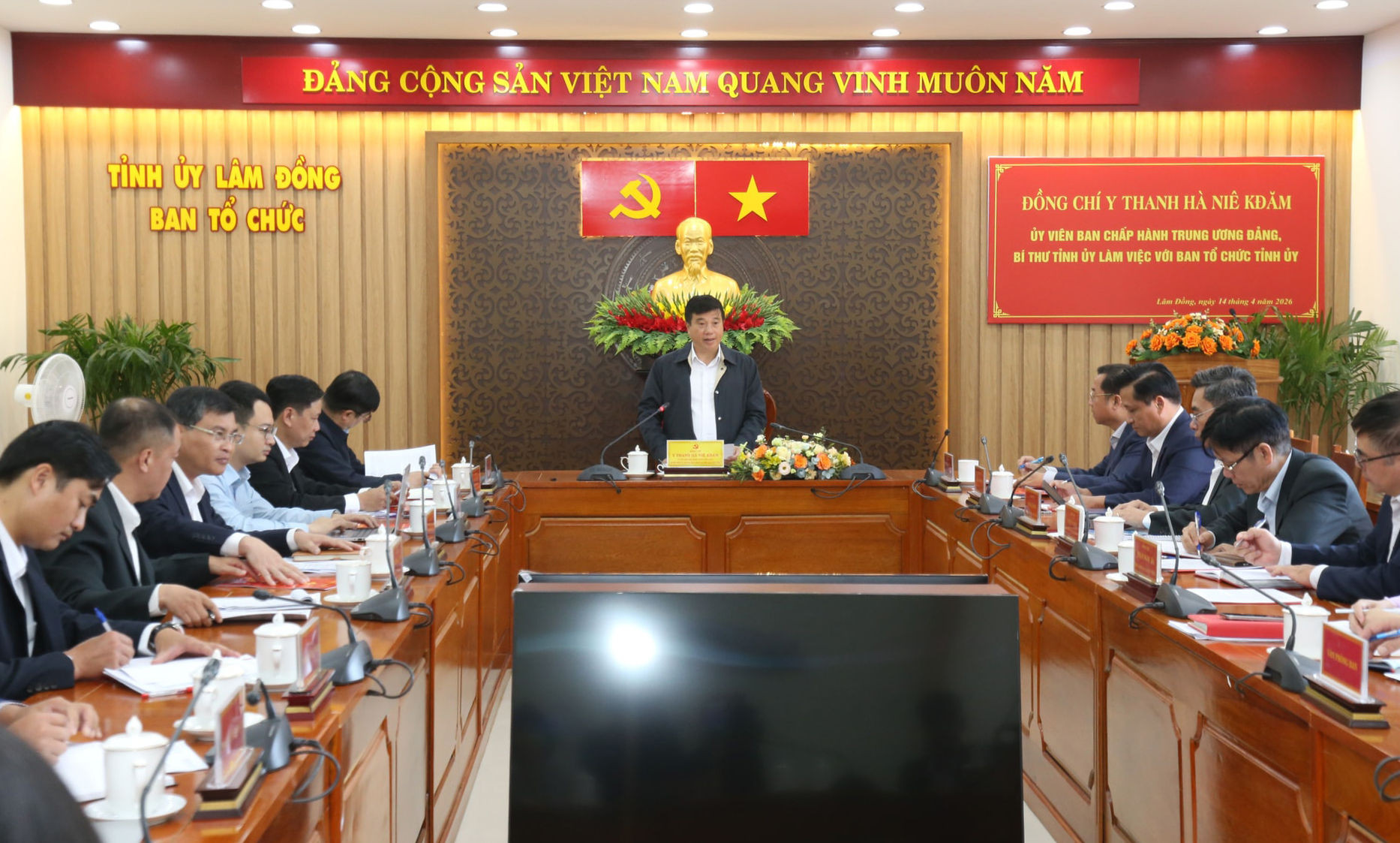dong-chi-y-thanh-ha-nie-kdam-bi-thu-tinh-uy-lam-dong-phat-bieu-tai-buoi-lam-viec-2-1-.jpg