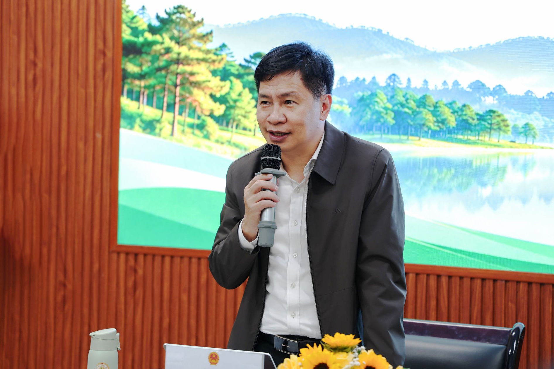 giam-doc-so-khoa-hoc-va-cong-nghe-lam-dong-vo-thanh-cong-phat-bieu-ve-dong-gop-cua-truong-dai-hoc-da-lat-cho-khoa-hoc-cong-nghe(1).jpg