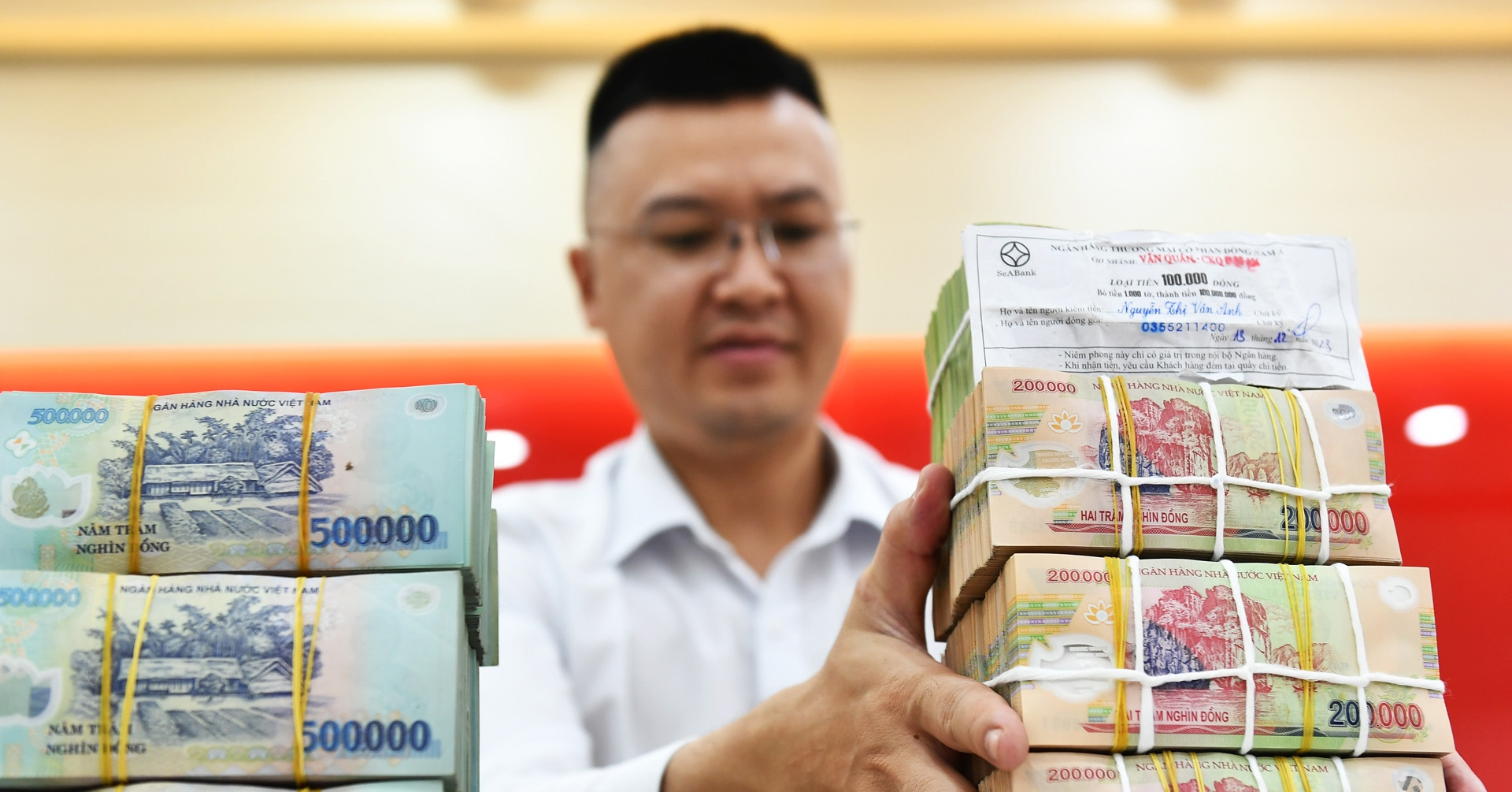 Thị trường lãi suất liên ngân hàng ghi nhận biến động trái chiều giữa các kỳ hạn