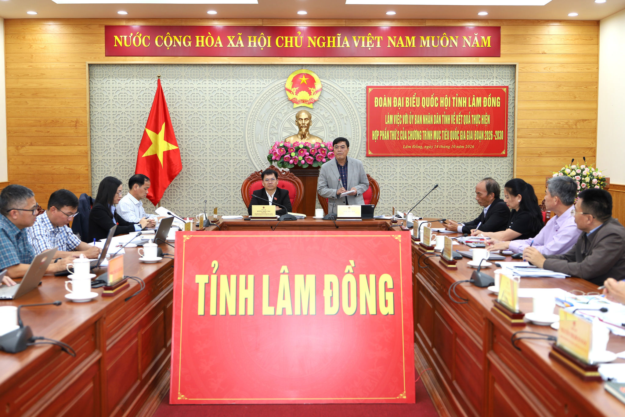 Quang cảnh buổi làm việc