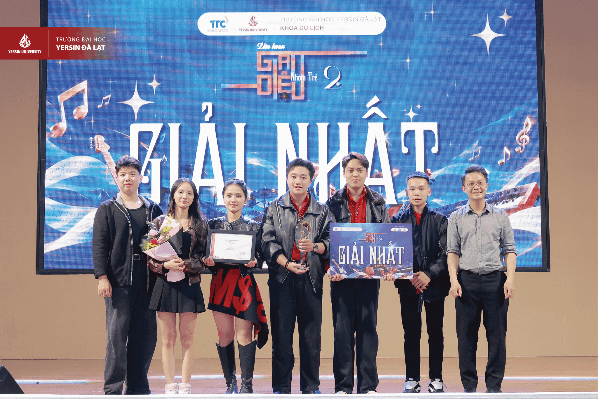 Giải nhất Liên hoan mùa 2 thuộc về Ngũ vị Band