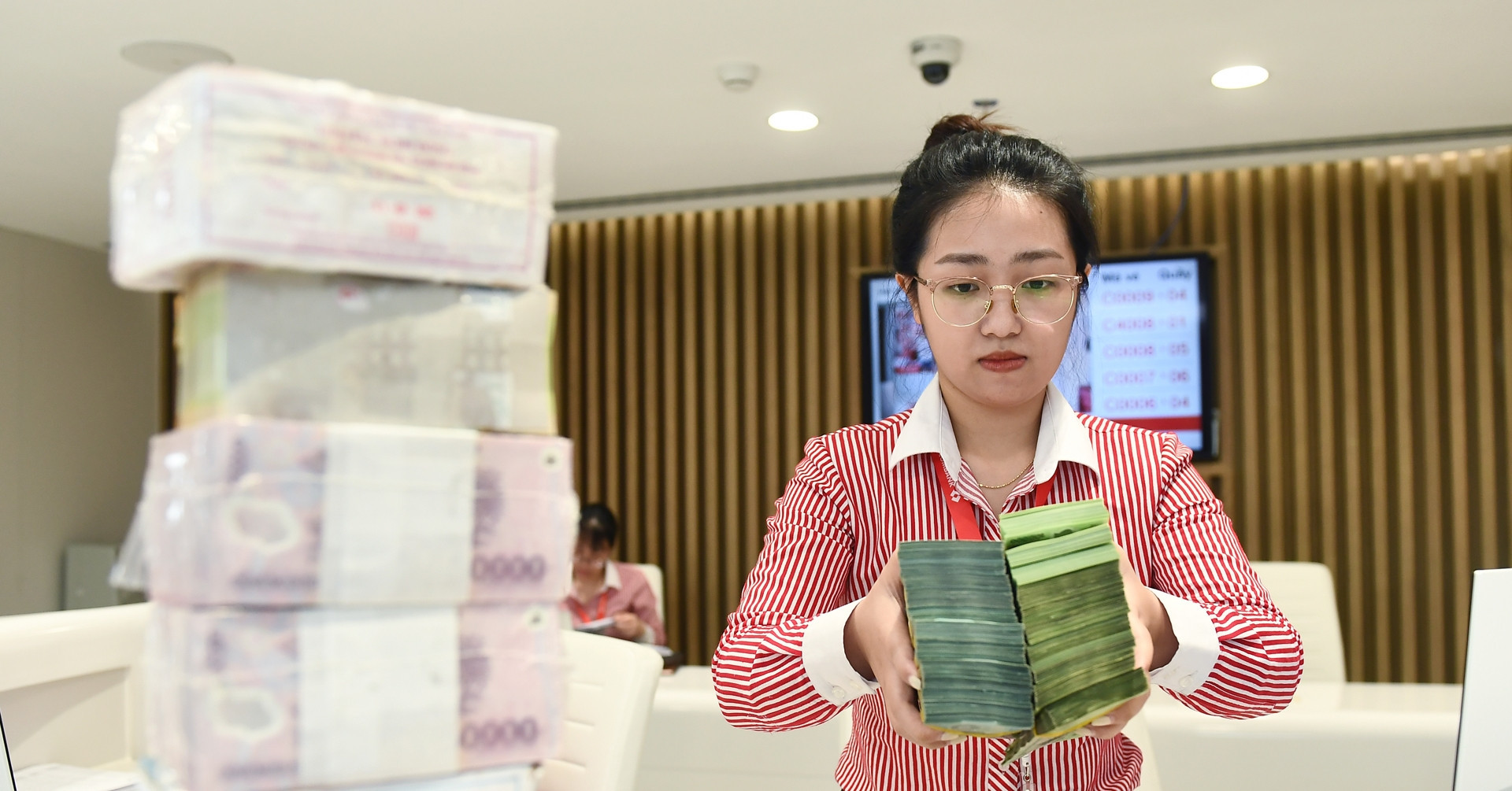 Lãi suất ngân hàng ngày 15/10/2026 chứng kiến cuộc đua cộng thêm ưu đãi