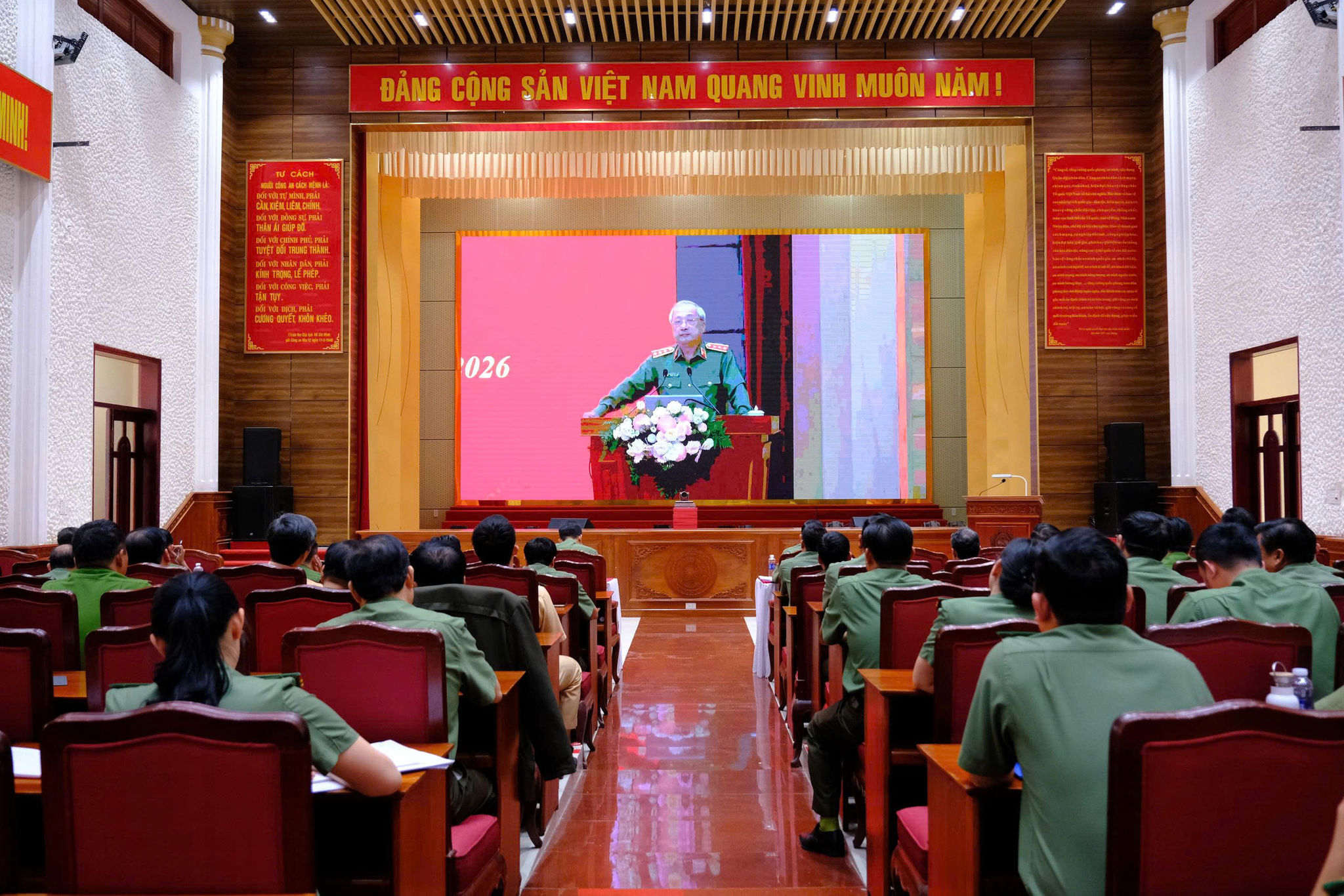 Quang cảnh hội nghị tại điểm cầu Công an tỉnh (Ảnh Tú Trâm)